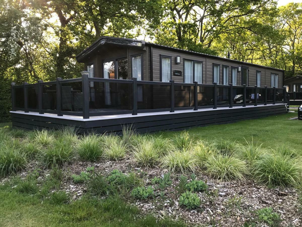 New Forest Holiday Lodge New Milton Exterior photo
